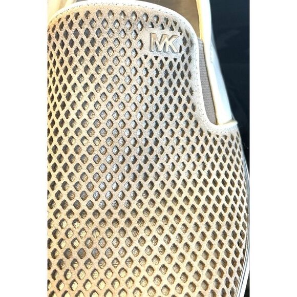 Michael KORS KYLE Grey SILVER LOGO Perforated Slip On Sneaker Shoes Size 7.5M - Picture 2 of 12